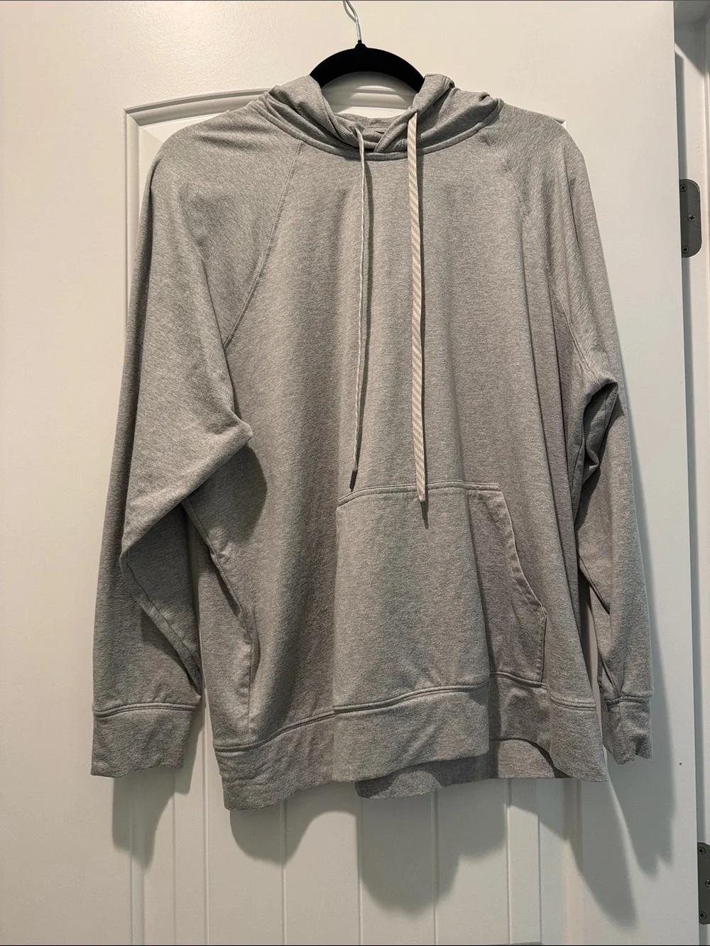 ❤️ Vuori Heather Gray Lightweight Hooded Pullover - Picture 2 of 4